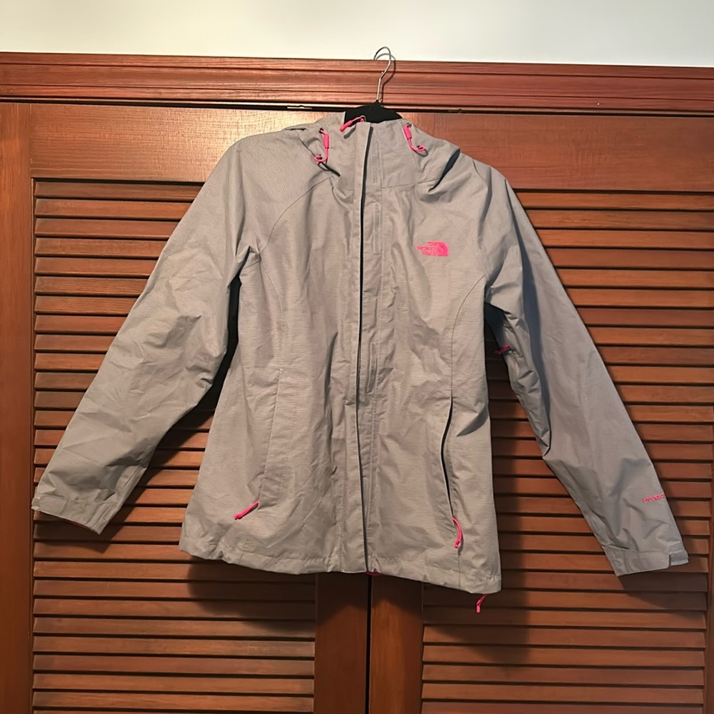The North Face Women's HyVent 2.5L Gray Pink Rain Jacket / Windbreaker Size M